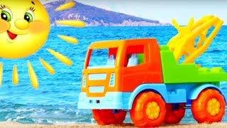 Видео для малышей про машинки. Видео на пляже с игрушками