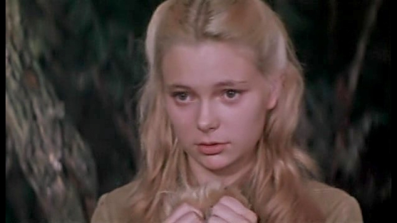Подростки Наблюдают За Секси Пилле Пихламяги В Купальнике – Каникулы У Моря 1986
