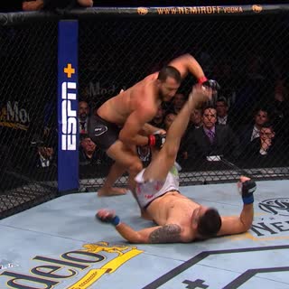 Доминик Рейес финиширует Криса Уайдмана