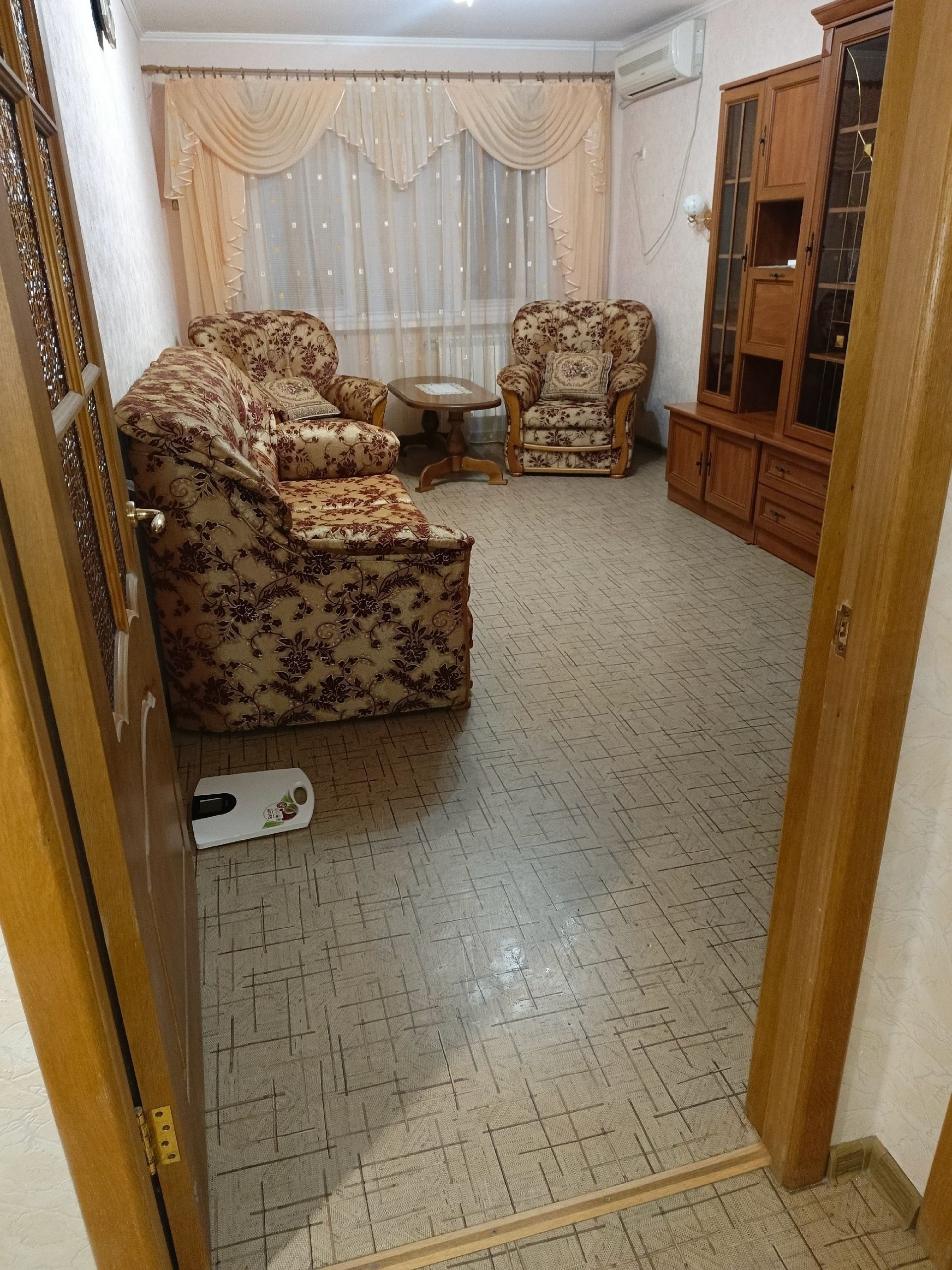 Долгосрочная аренда. Сдам 2-комнатную квартиру . Восточные квартала кв. Комарово 4 этаж. Всё в шаговой доступности супермаркет, рынок, школа, транспорт и т.д В квартире есть всё для проживания. Цена 35 тыс.р. + коммунальные платежи + последний месяц. Хозяин. +79591833226 (Max, Telegram, WhatsApp)...